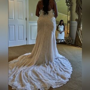 Elegant White Lace Wedding Dress